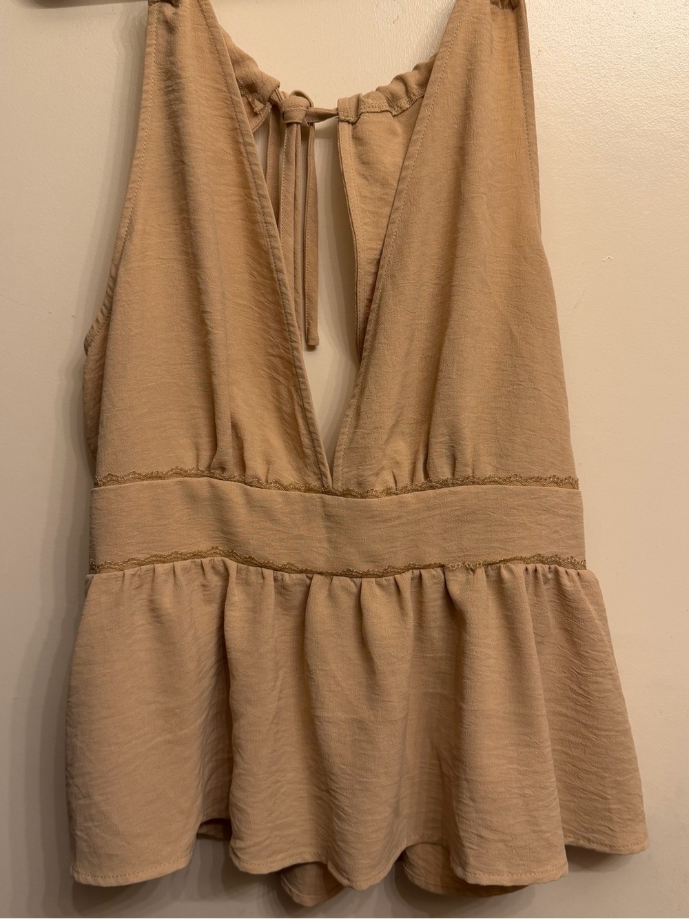 SHEIN Beige Sleeveless V-Neck Peplum Top
